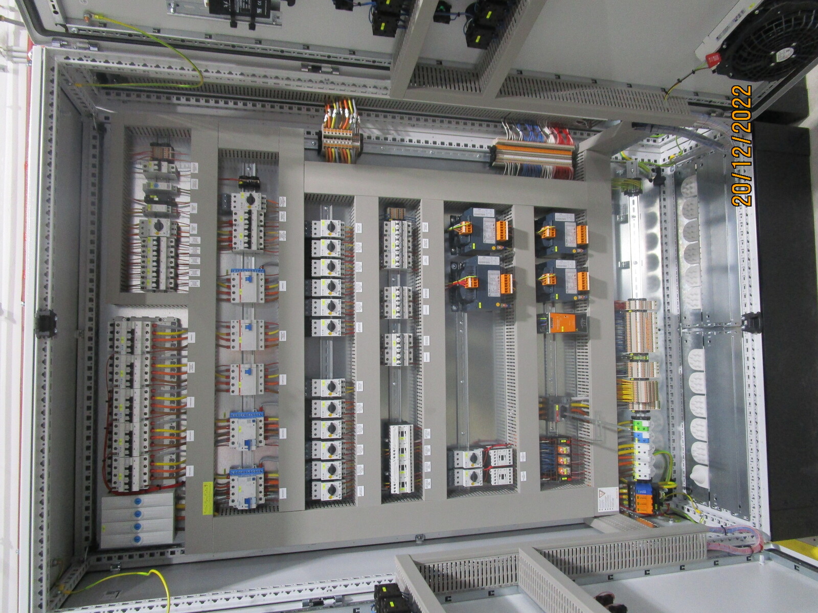 Control cabinet breeder house 2 climate/feeding/light/winch